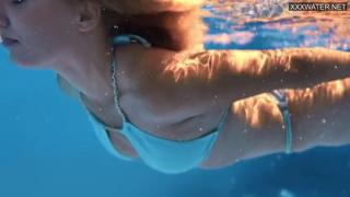  Sofi Otis drowns in the pool of lustful ecstasy