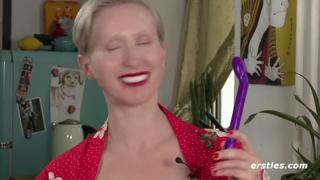 US chick Veronica B gets nasty with her fave dildo, solo masturbation vibes