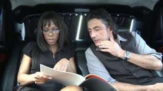 Ebony Goddess receives anal👌 penetration in executive's automobile