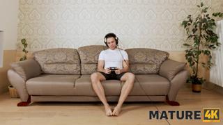 'Mature babe gets massive gamer cock🌭 slammed deep, wild and rough'