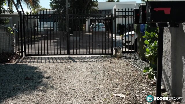 MILF Maggie Green deep-throats & fucks her neighbor