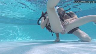 Minnie Manga gets pumped in the pool