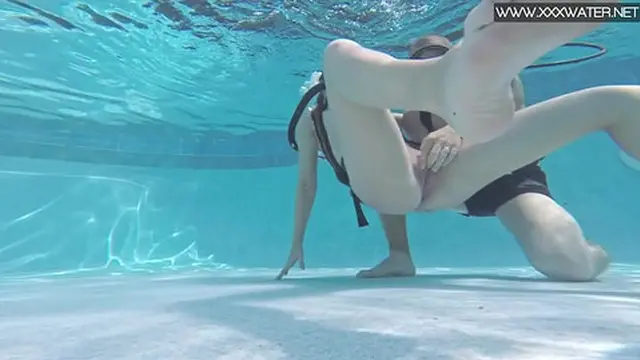 Minnie Manga gets pumped in the pool