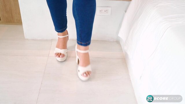 Sofia Deluxe: Endless Curves