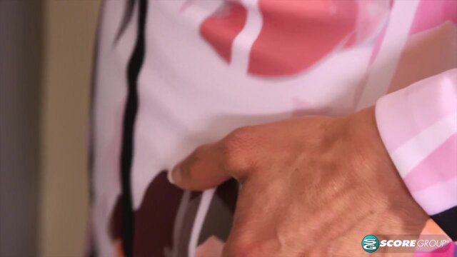 Kim Anh: wide-open and wet