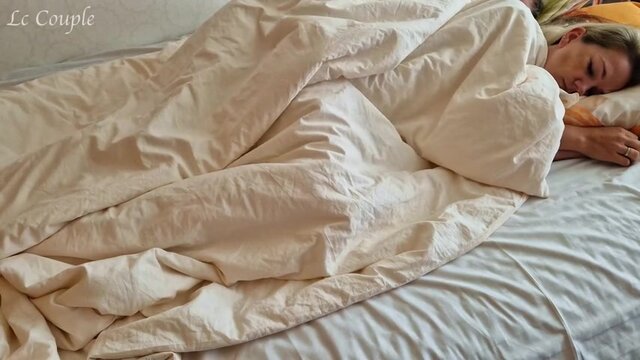 Husband wakes up his wife in the morning and starts to fuck her warm and slippery pussy - CUMSHOT