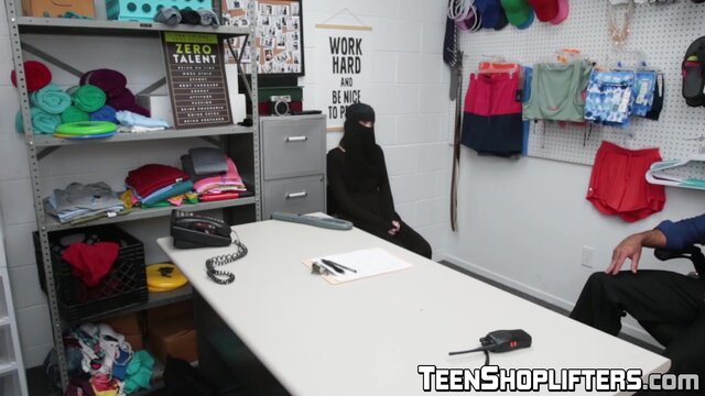 Delilah Day Deepthroating Justin Magnum’s Throbbing Dick🌭