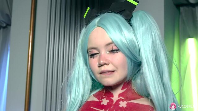 Huge-titted Slut Rebecca Nikson Teases Her Shaved阴道