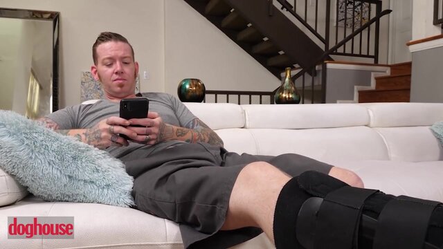 Blonde Milf Bounces Hard On boyfriend’s Cock🌭 In Dog House