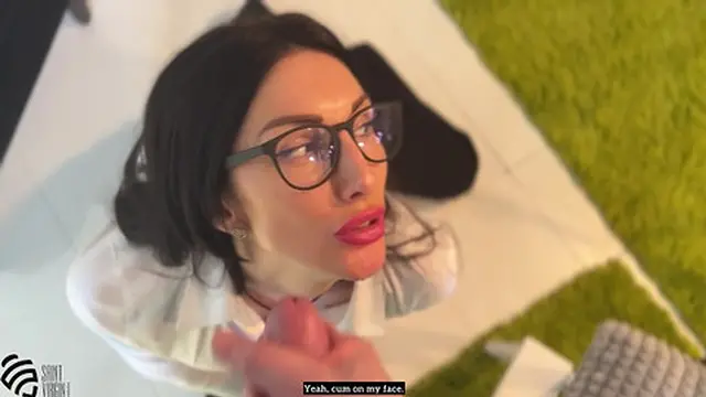 Sekretary licked her boss’s cock🍆