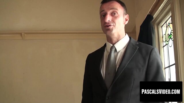 Sultry beauty Honesty Calliaro embraces hard spanks