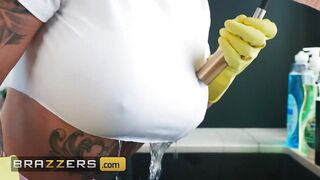 Wife's Sis Dishes Out Her Tits The Official Egypt / Brazzers