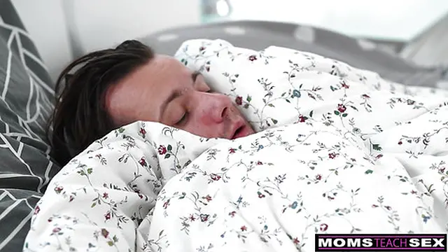 MILF Nelly Kent says, `if I can cum from a Dildo, IMAGINE how many things I can do with ur dick`