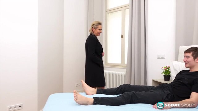 52-year-old fuck doll Victoria takes a 22-year-old's cock in her ass