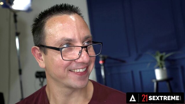 21 SEXTREME - Horny Franny's Naughty Deep Fuck with Rob in Classy Session