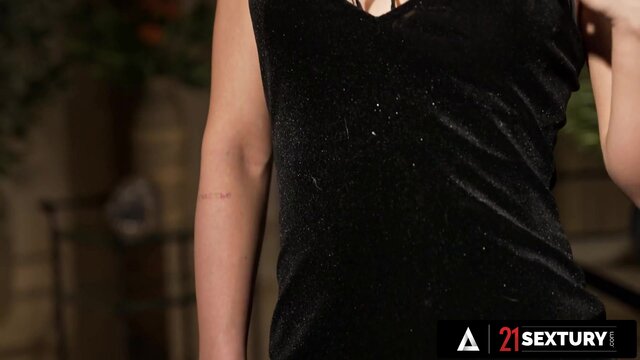 21 SEXTURY - Lana Roy Catches Freya Selfie Nudes & Licks Her Wet Pussy