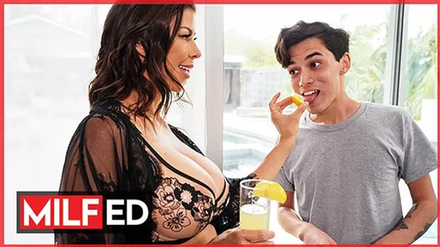 Meet Alexis, the horny🥵 pool tease who’ll gladly blow you when her hubby’s away, yeah, you’ll get laid, dude!